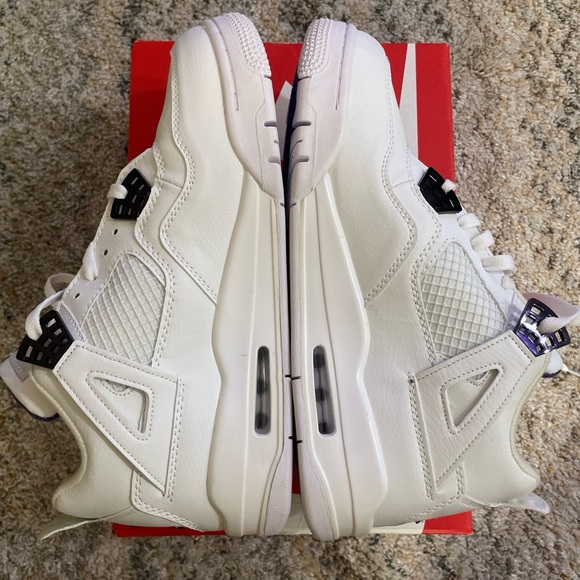 Jordan 4 Retro Metallic Purple - Picture 3 of 6